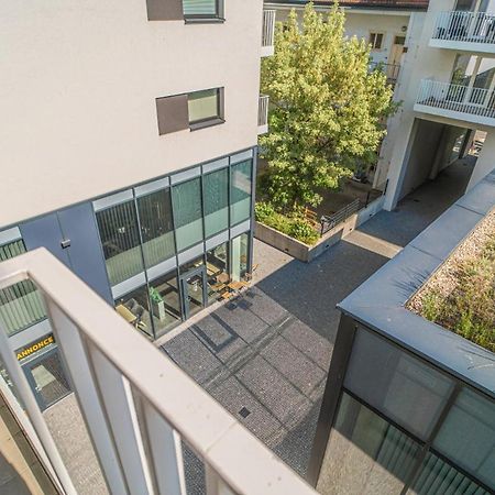 Apartment Karel With Garage Parking Prága Kültér fotó